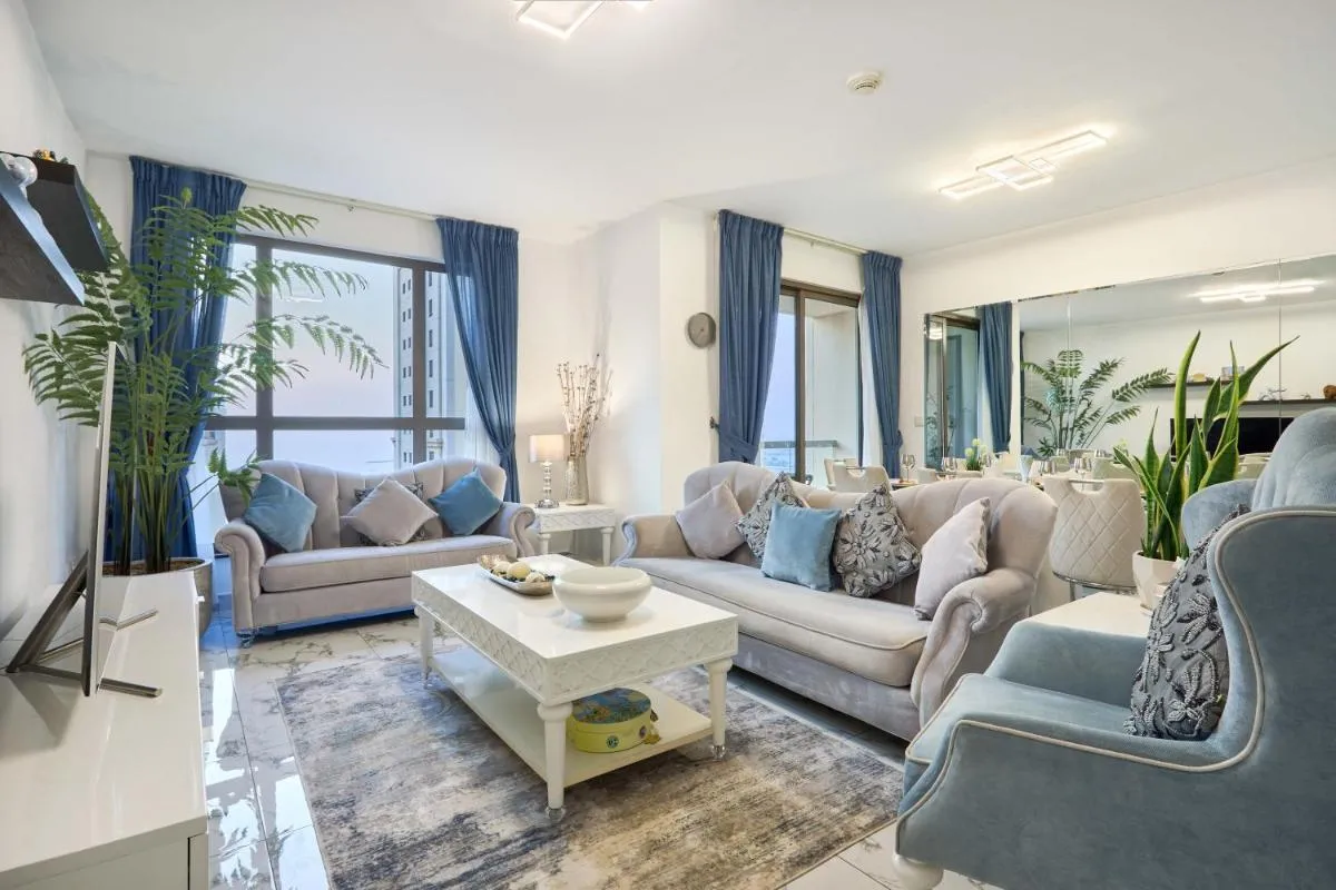 3-Bedroom Residence in Murjan 5 - Jumeirah Beach with Sea Views - دبي، الإمارات