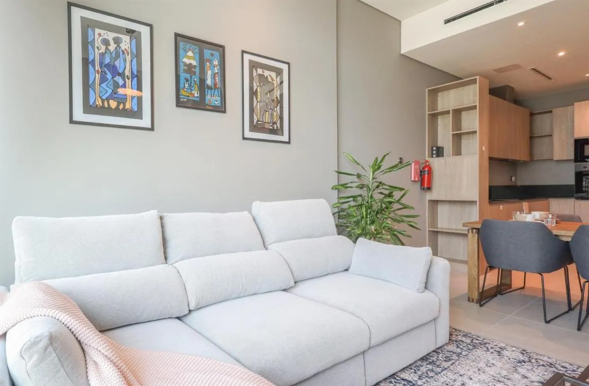 Elite LUX Holiday Homes - Luxurious 1BR Suite in Signature Livings, JVC - Dubai — صورة 4