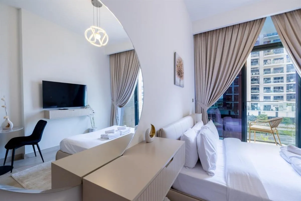 Elite LUX Holiday Homes - Upscale Studio in Azizi Riviera Prime Location Dubai — صورة 3
