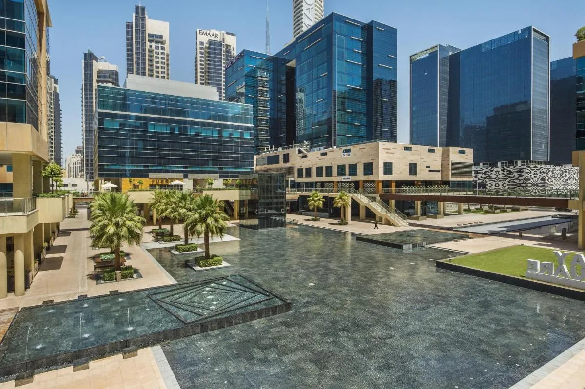 دبل تري by Hilton Dubai - بيزنس باي - دبي، الإمارات