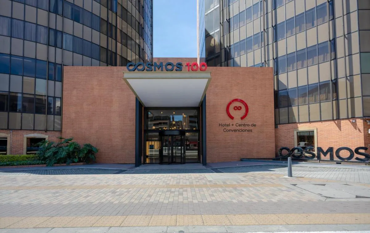 كوسموس 100 و كنترو د كونفنكيونس هوتلس كوسموس - بوغوتا، كولومبيا