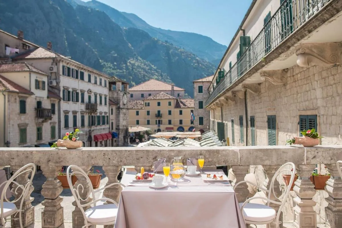 فندق كاتارو - كوتور، الجبل الأسود