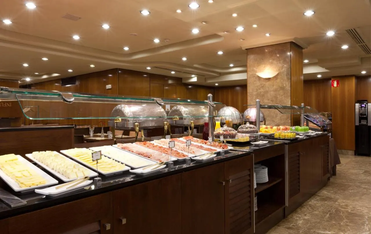 Une image du buffet petit-déjeuner d'Agumar.