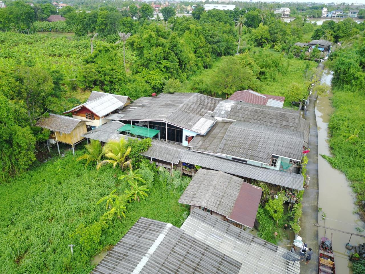 cast-away-housity