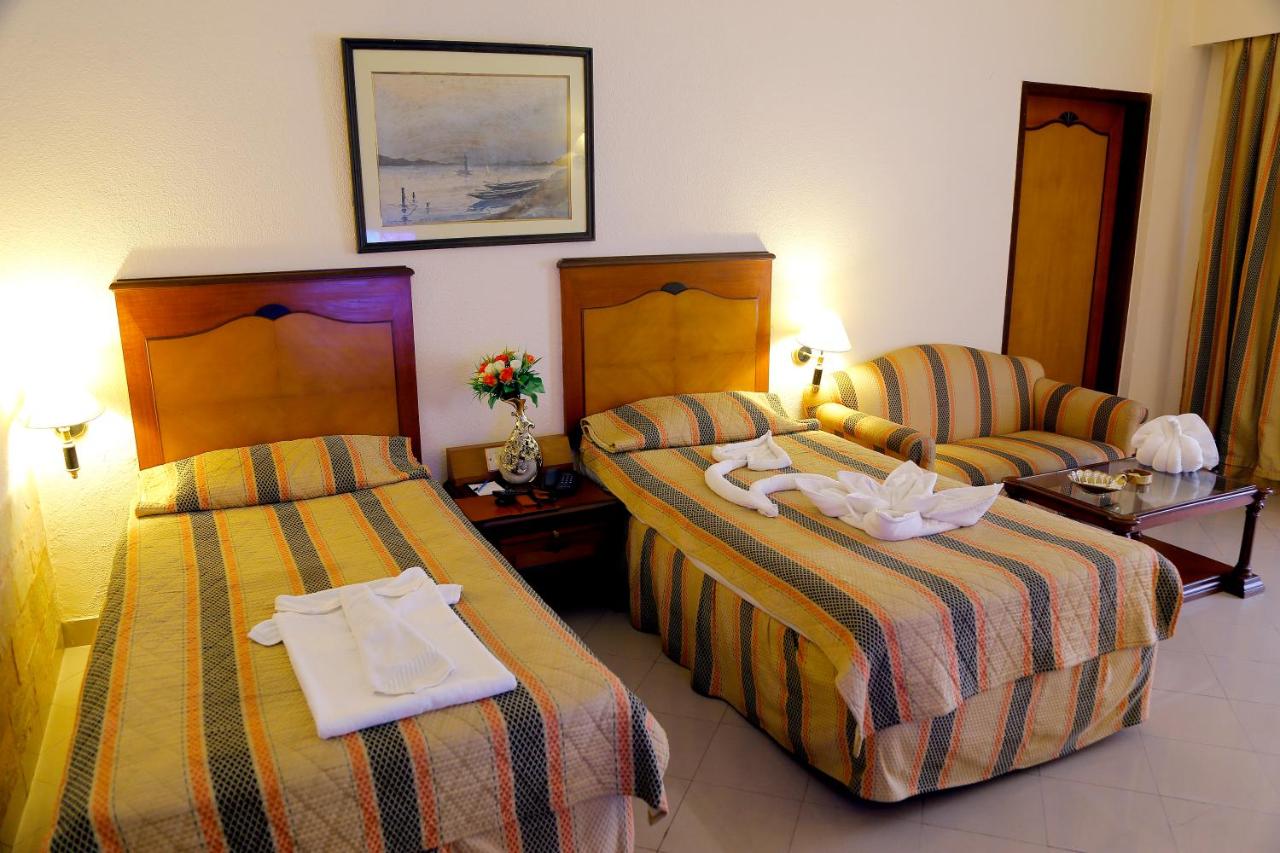 Golden Retreat - Housity