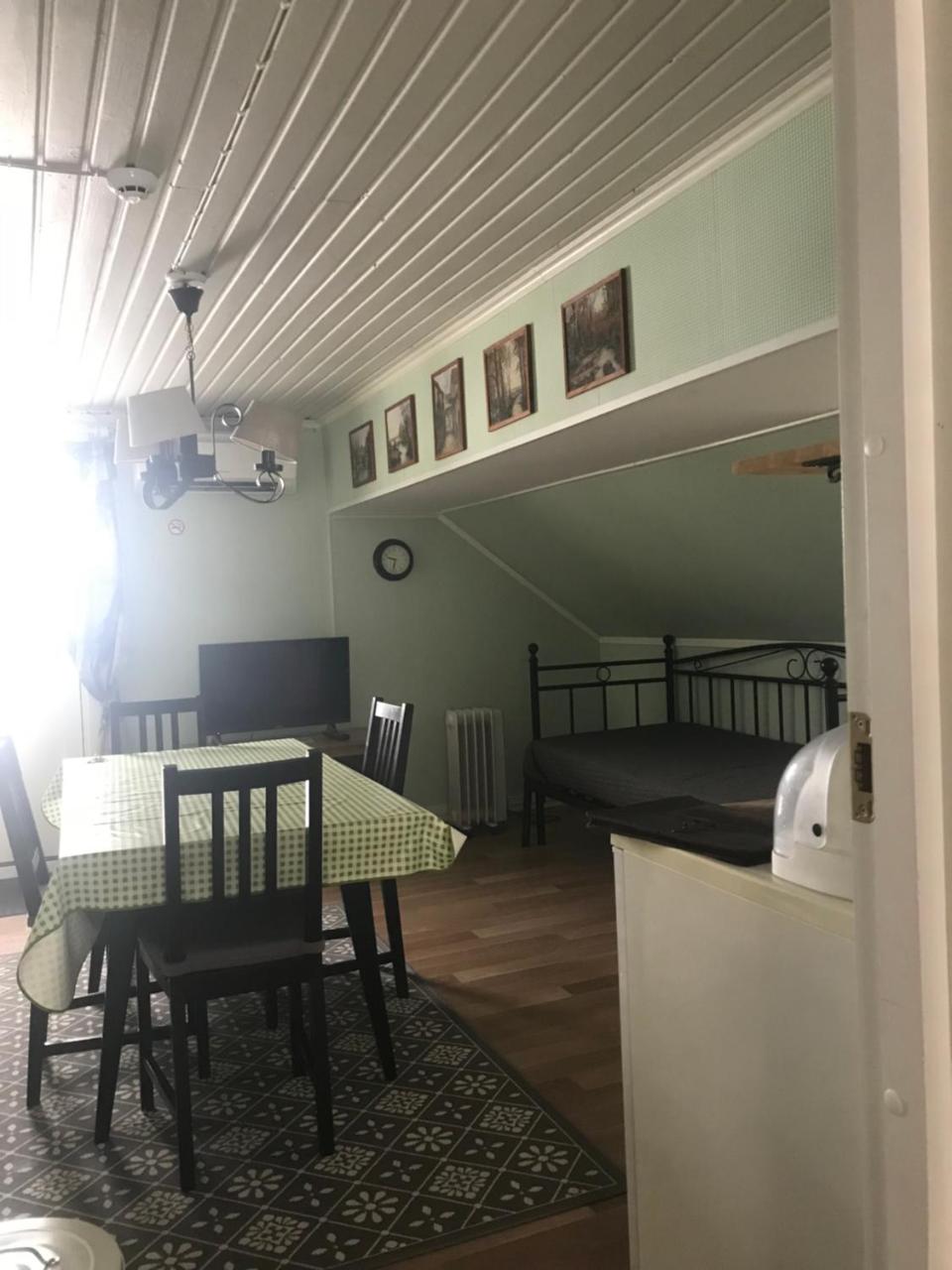 Box Bed & Breakfast - Housity