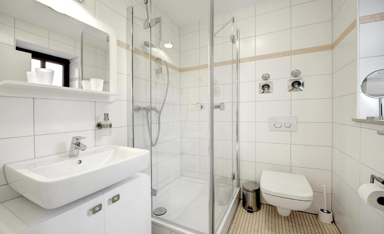 [R2b] Serviced - Housity