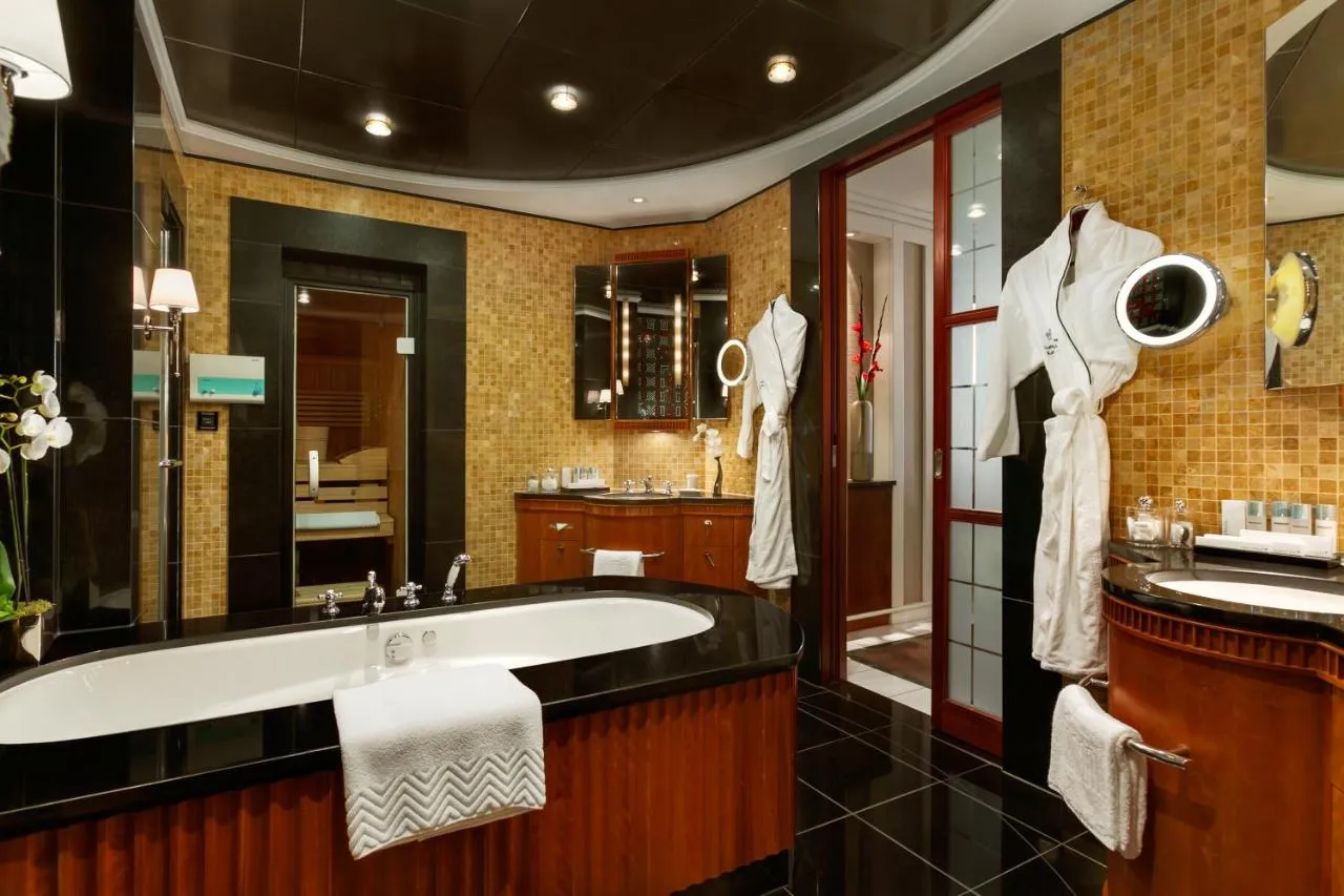 Une image de la salle de bain de l'Hôtel Adlon Kempinski Berlin.