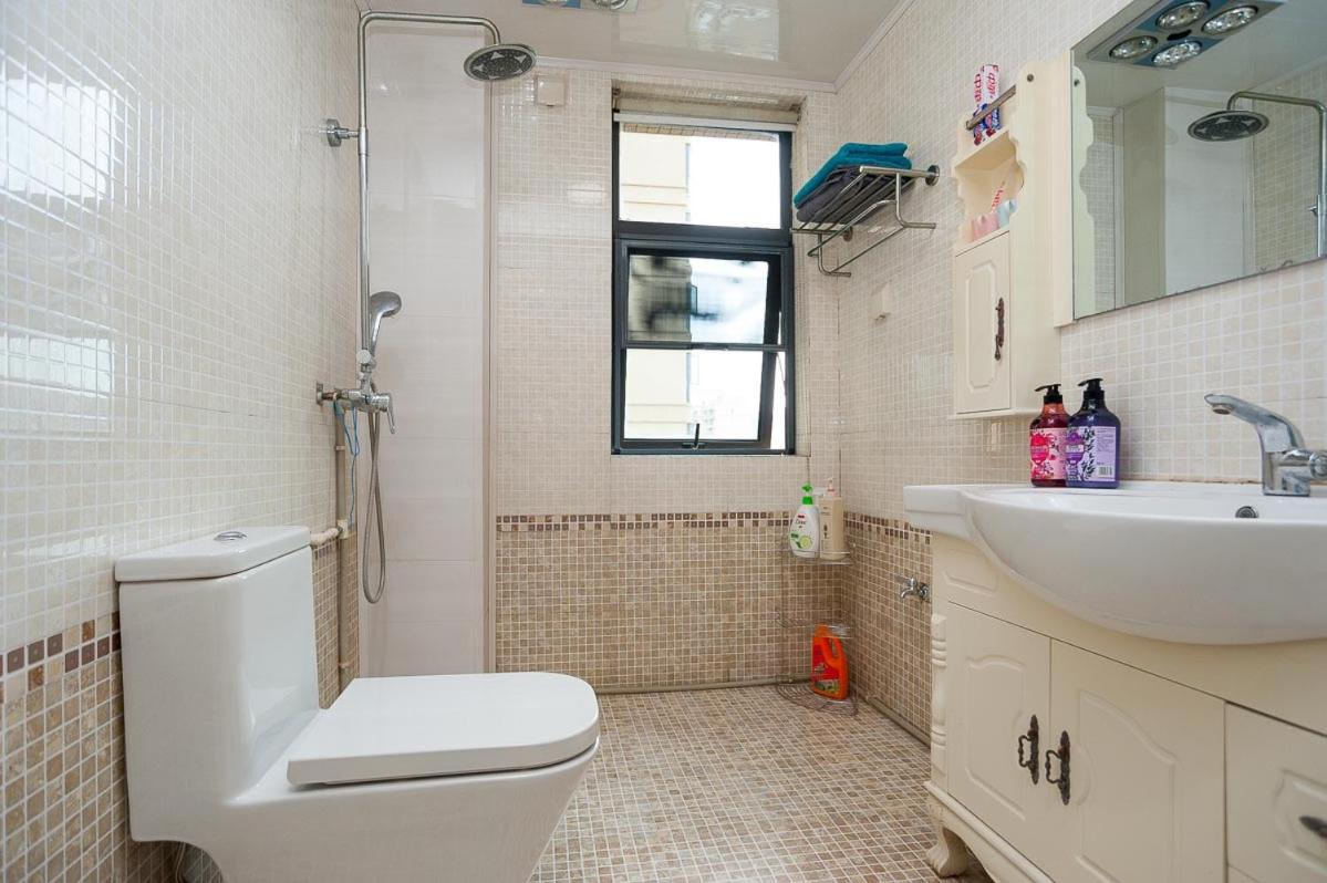 Henan Kaifeng·Dragon Pavilion· Locals  00137980 - Housity