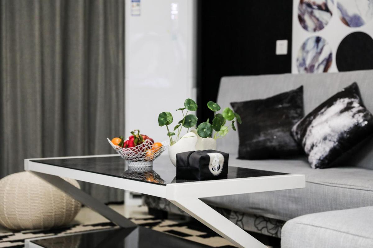 Henan Kaifeng·Dragon Pavilion· Locals  00137980 - Housity