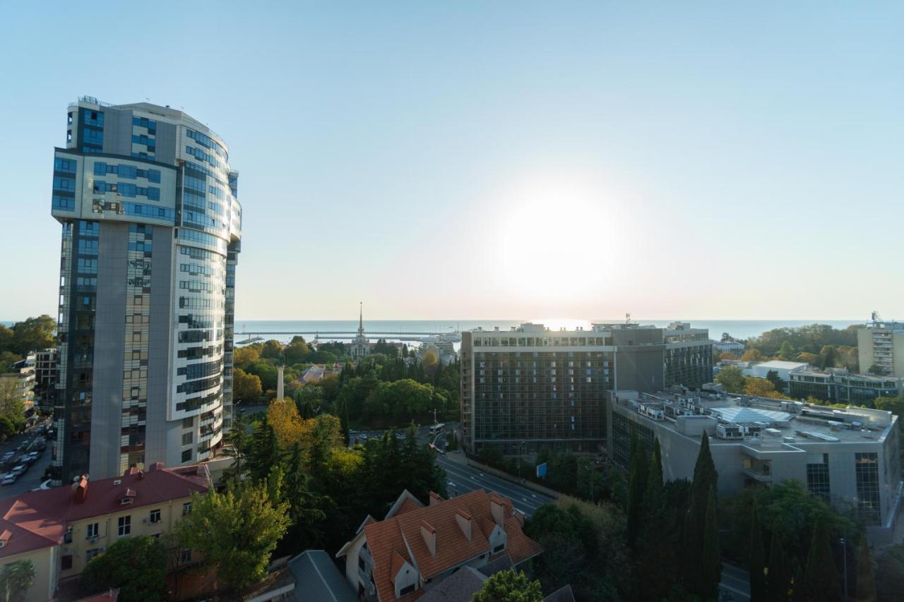 Samyi tsentr sochi potriasaiushchii vid na morskoi port gorod - Housity