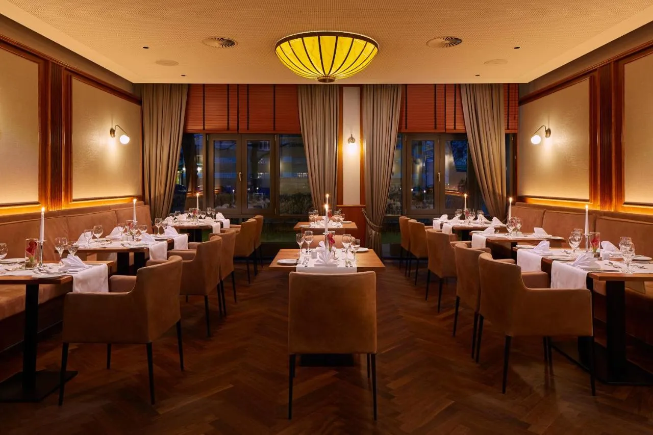 Une image du restaurant de l'Hôtel Hyperion Berlin.