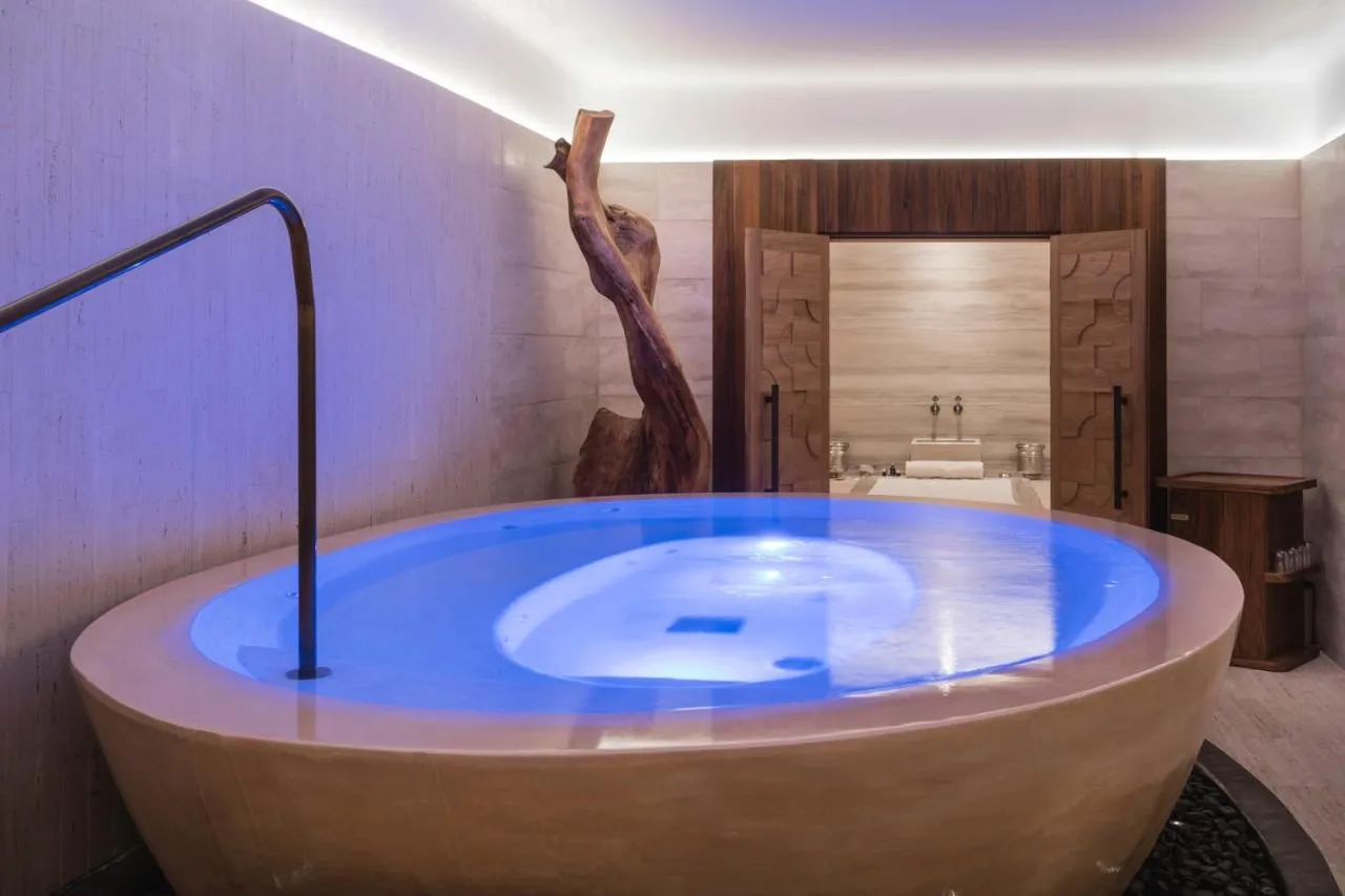 Une image du jacuzzi de Rosewood Villa Magna.