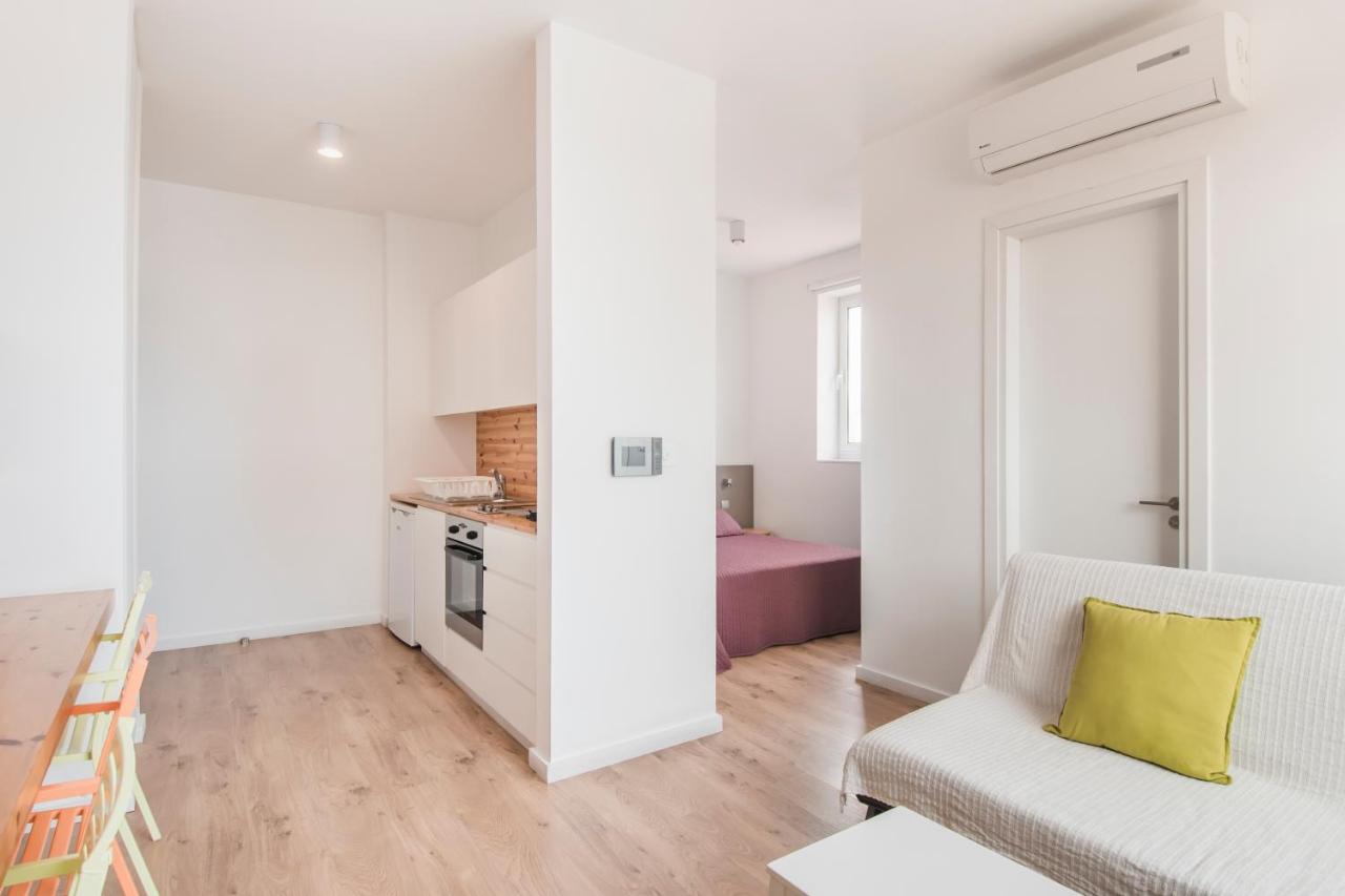 Kitonas Junior - Housity