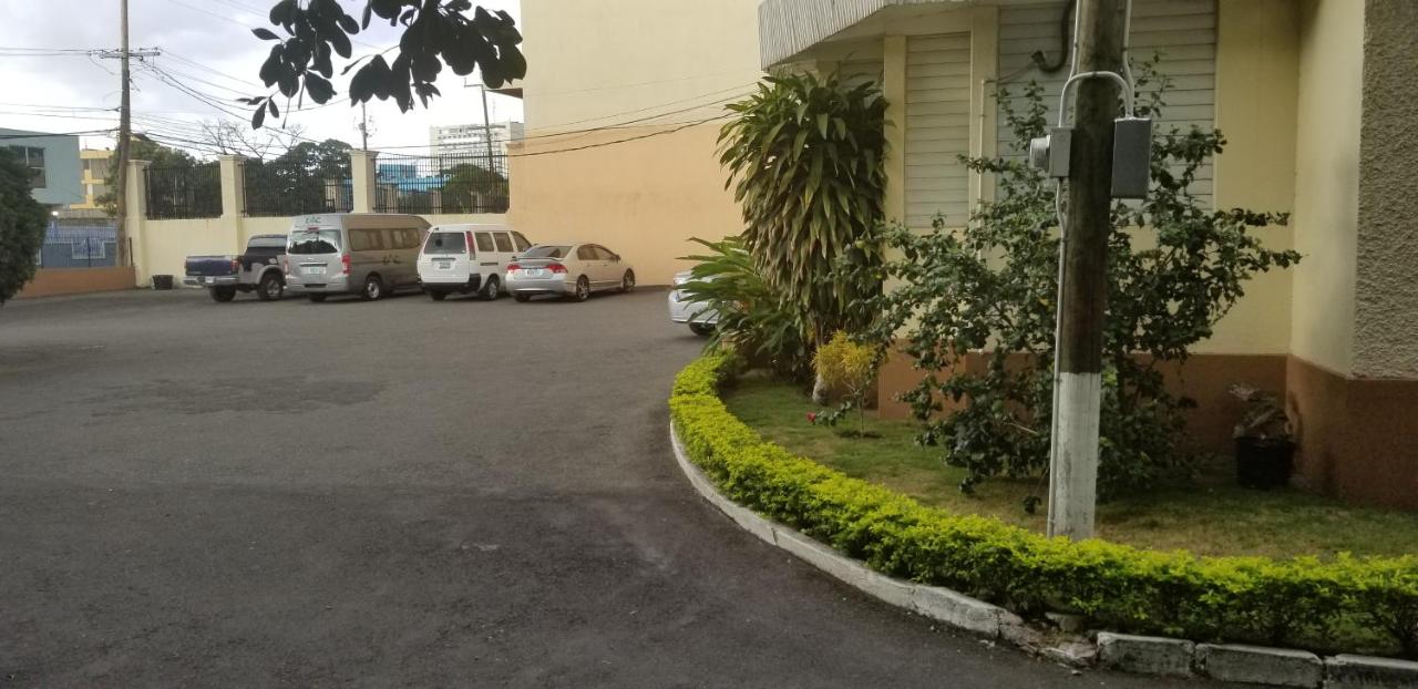 Kingston Hideaway - Housity