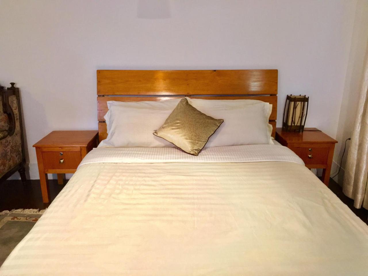 White Tara - Housity