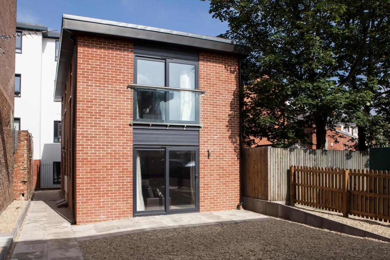 Saracens Courtyard s - Housity