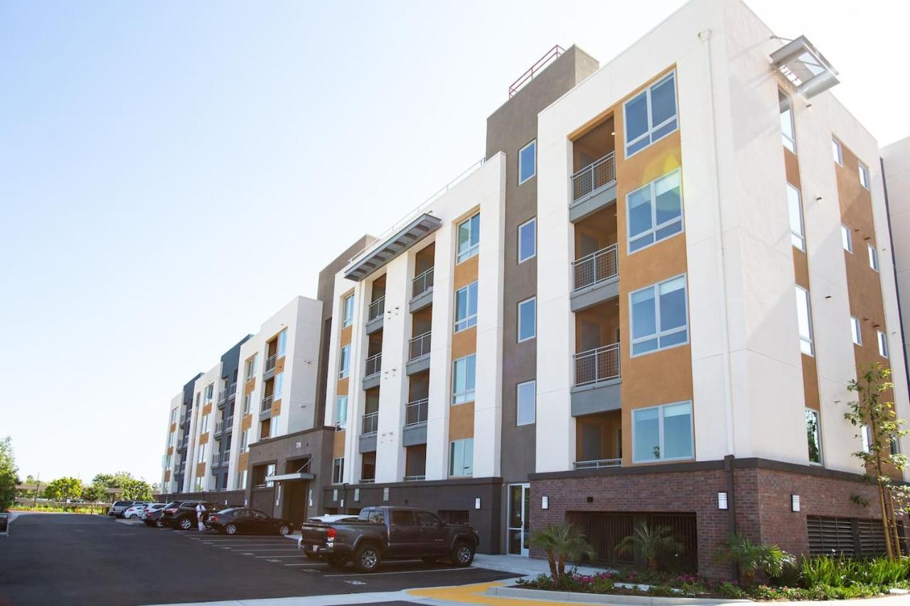 South Harbor Executive Suite - Housity