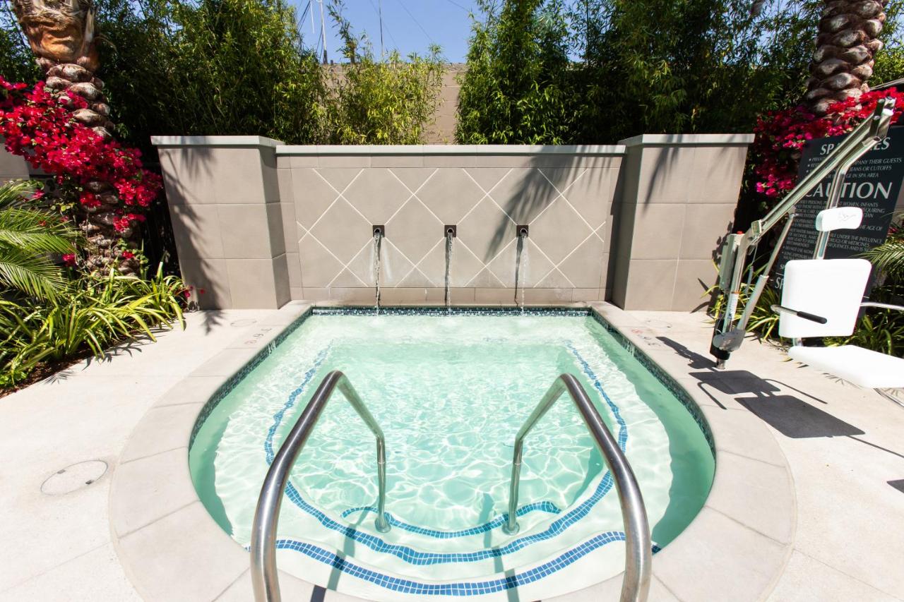South Harbor Executive Suite - Housity