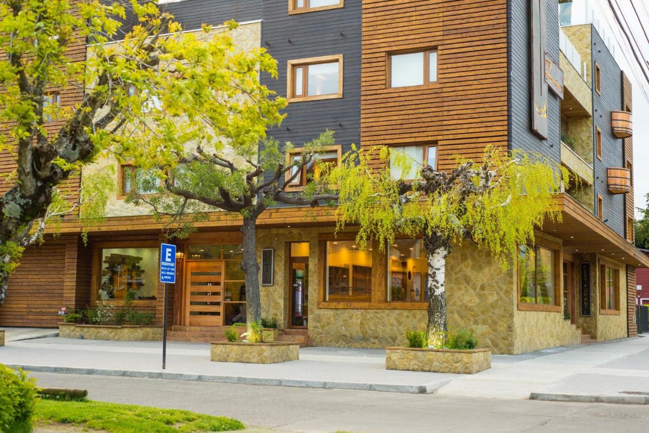 Hotel Puc�n Ind�mito