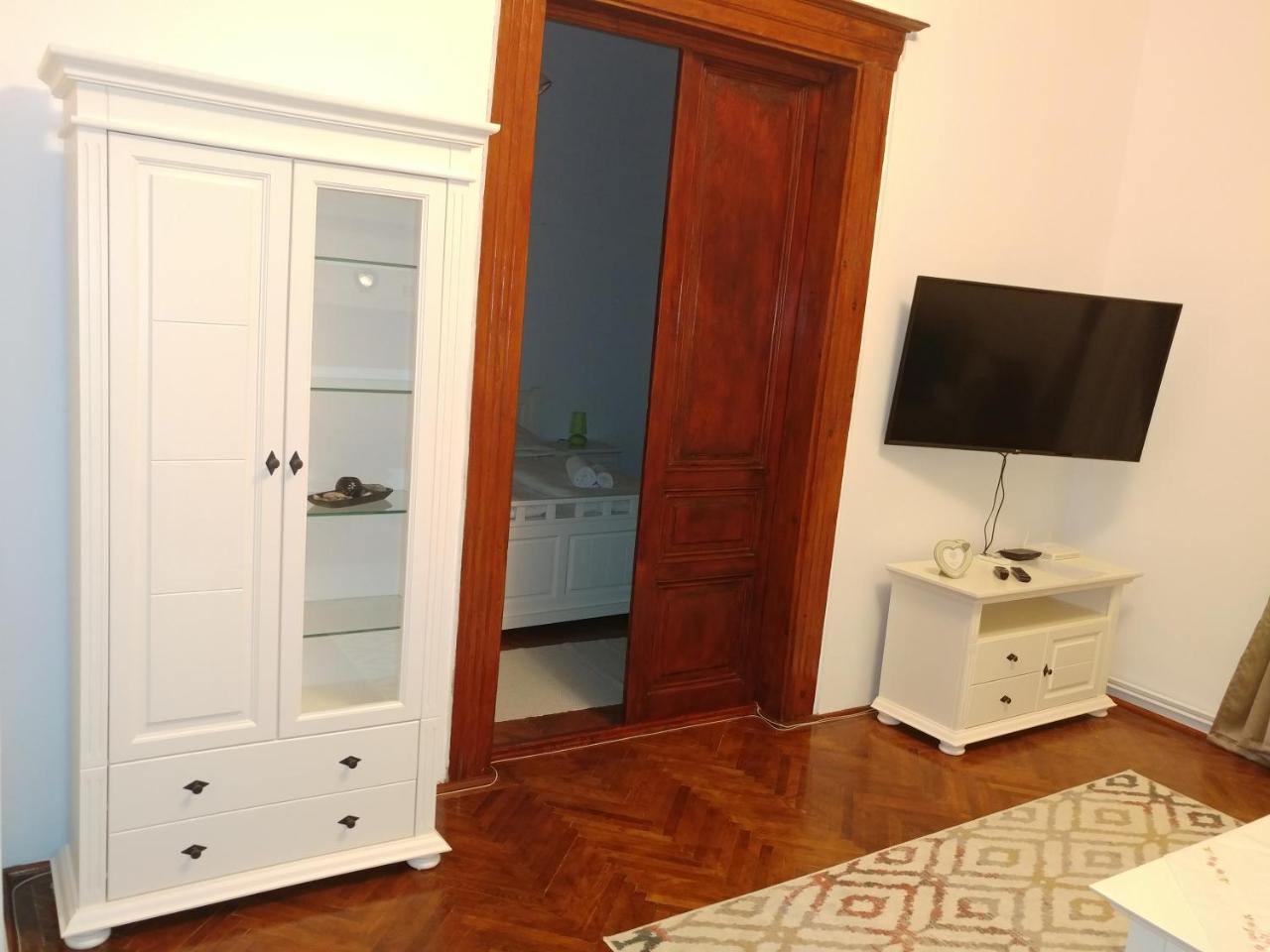 Old Town Unirii Square Damaris apartment - Housity