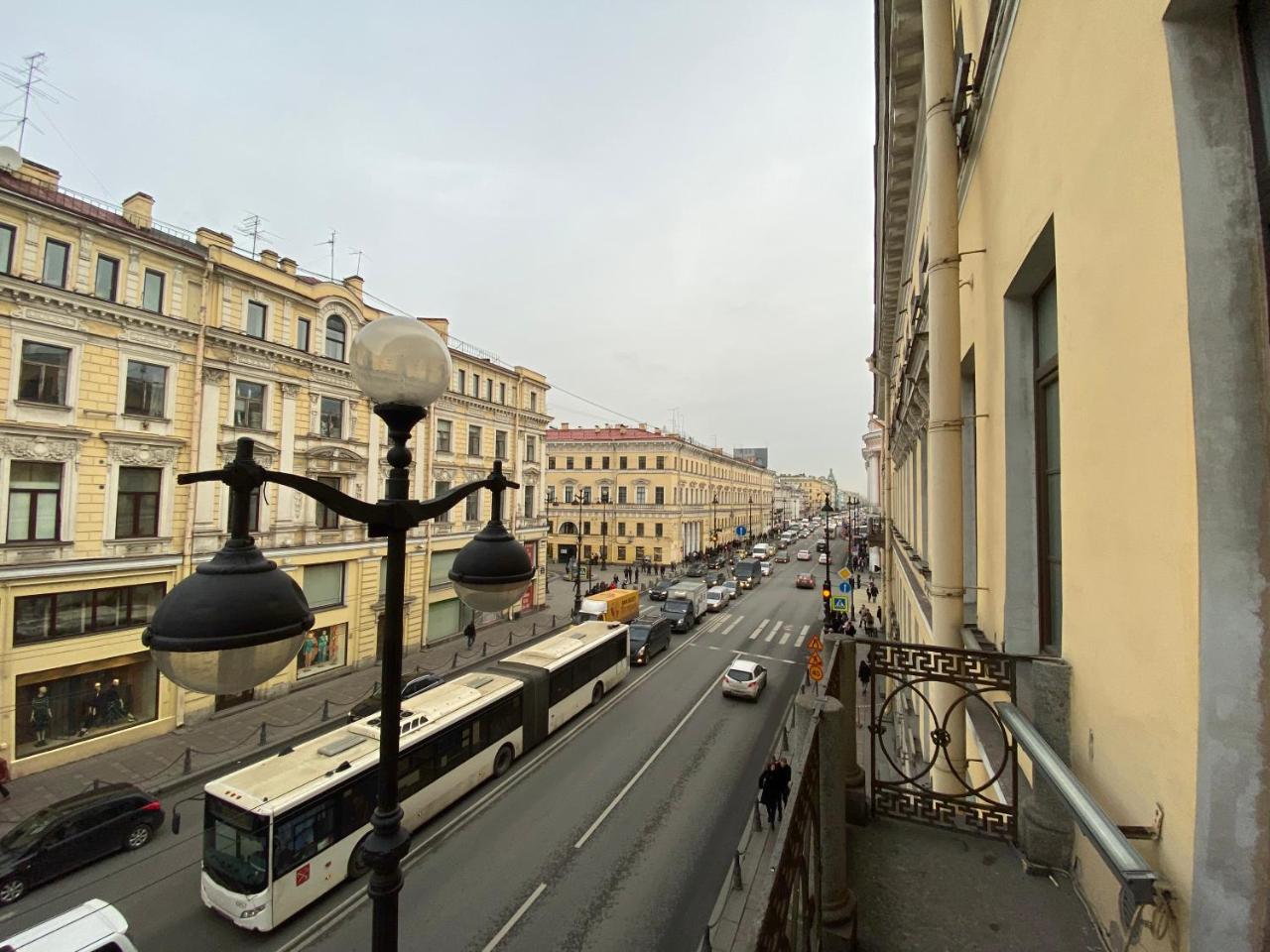 Apartment on Nevsky prospect 13 Housity