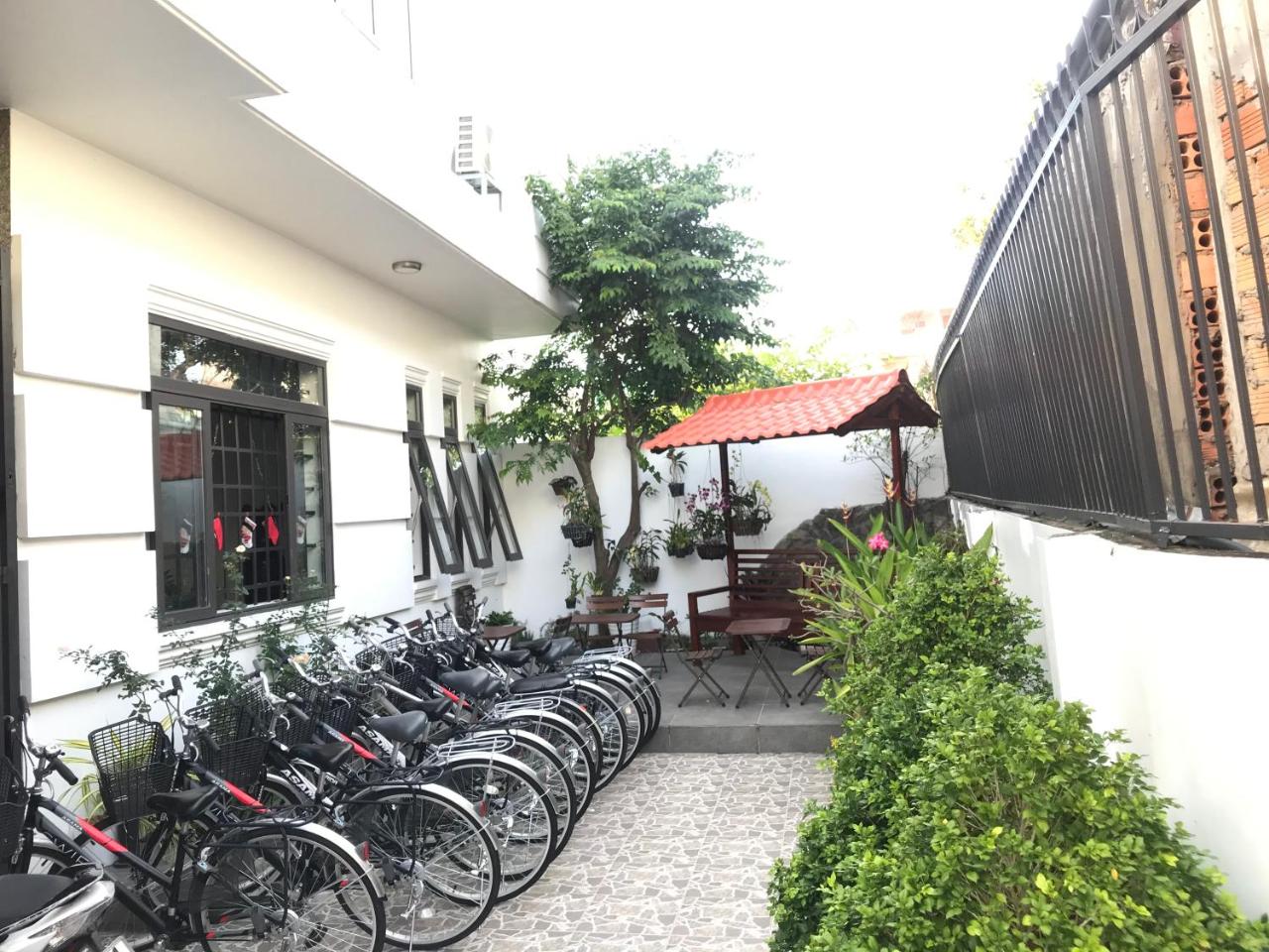 Queenie House Housity