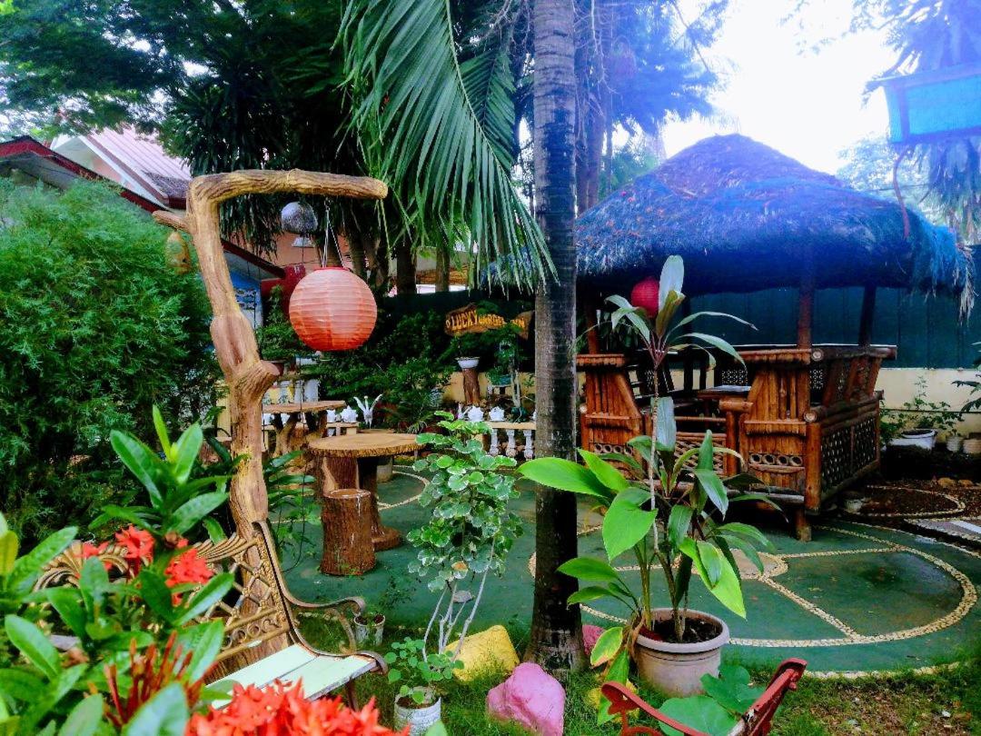 DLucky Garden Inn & Suites - Housity