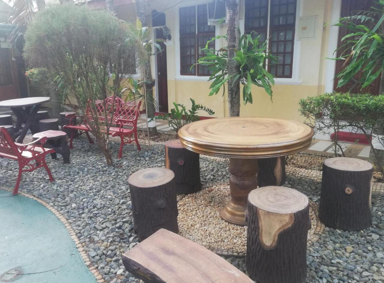 DLucky Garden Inn & Suites - Housity