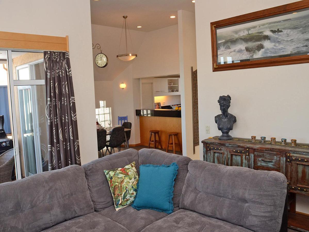 Barrons On The Beach - Napier Holiday Home - Housity
