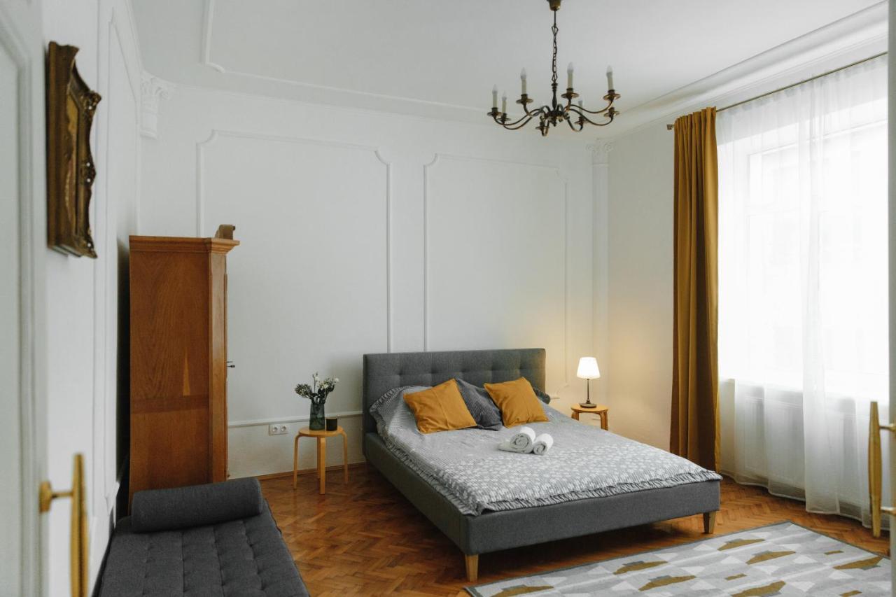 Sunny apartments in the center of Chernivtsi - Housity