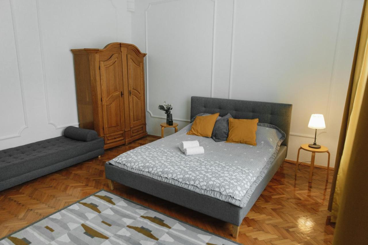 Sunny apartments in the center of Chernivtsi - Housity