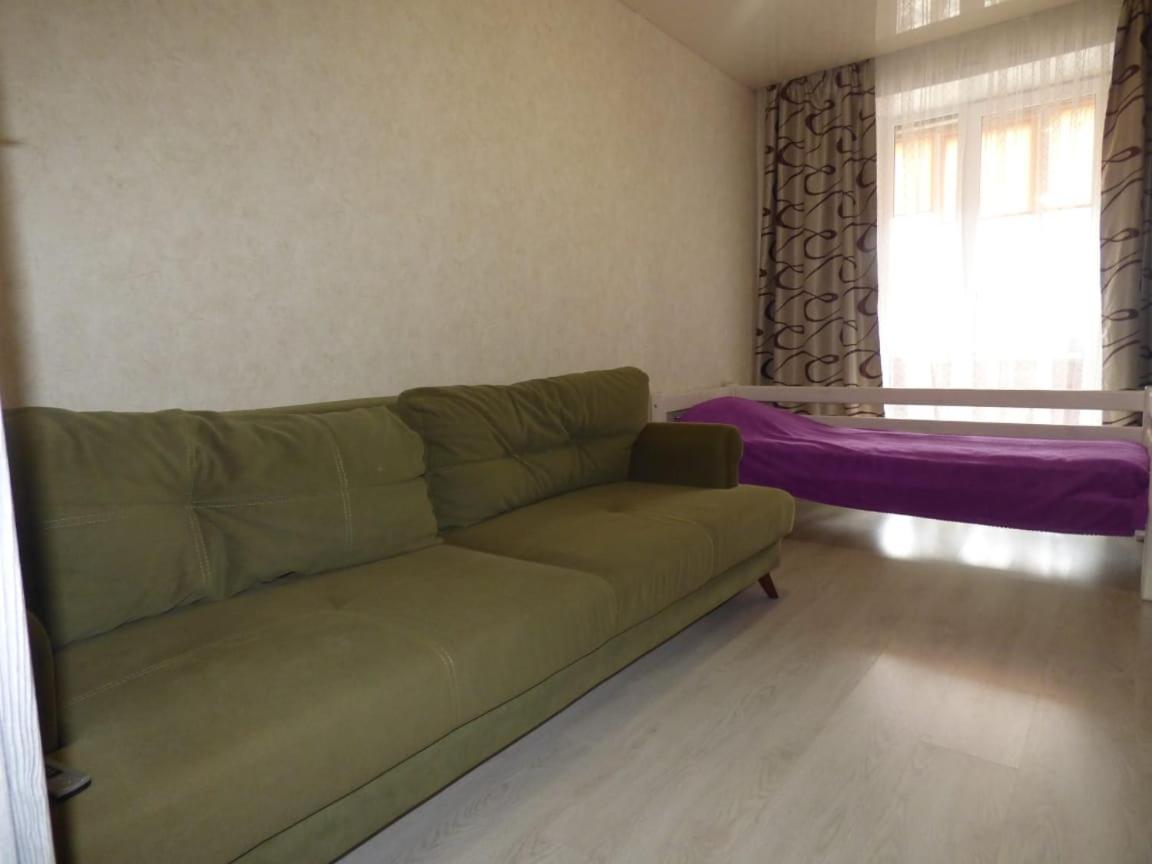 on Kosmonavtov 8 - Housity