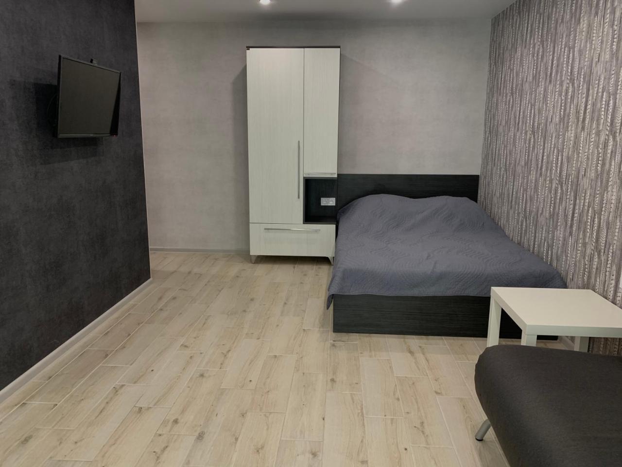 Black and white apartment - Housity