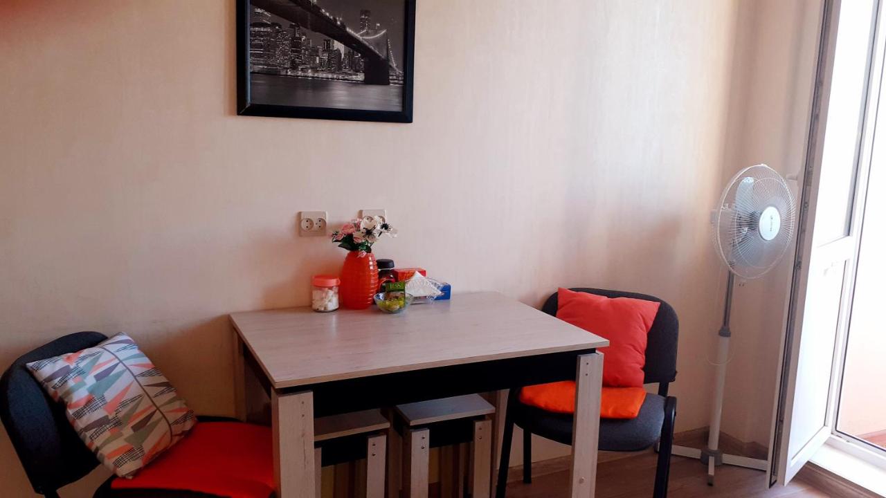 Apartment on Leninskiy 124 b - Housity