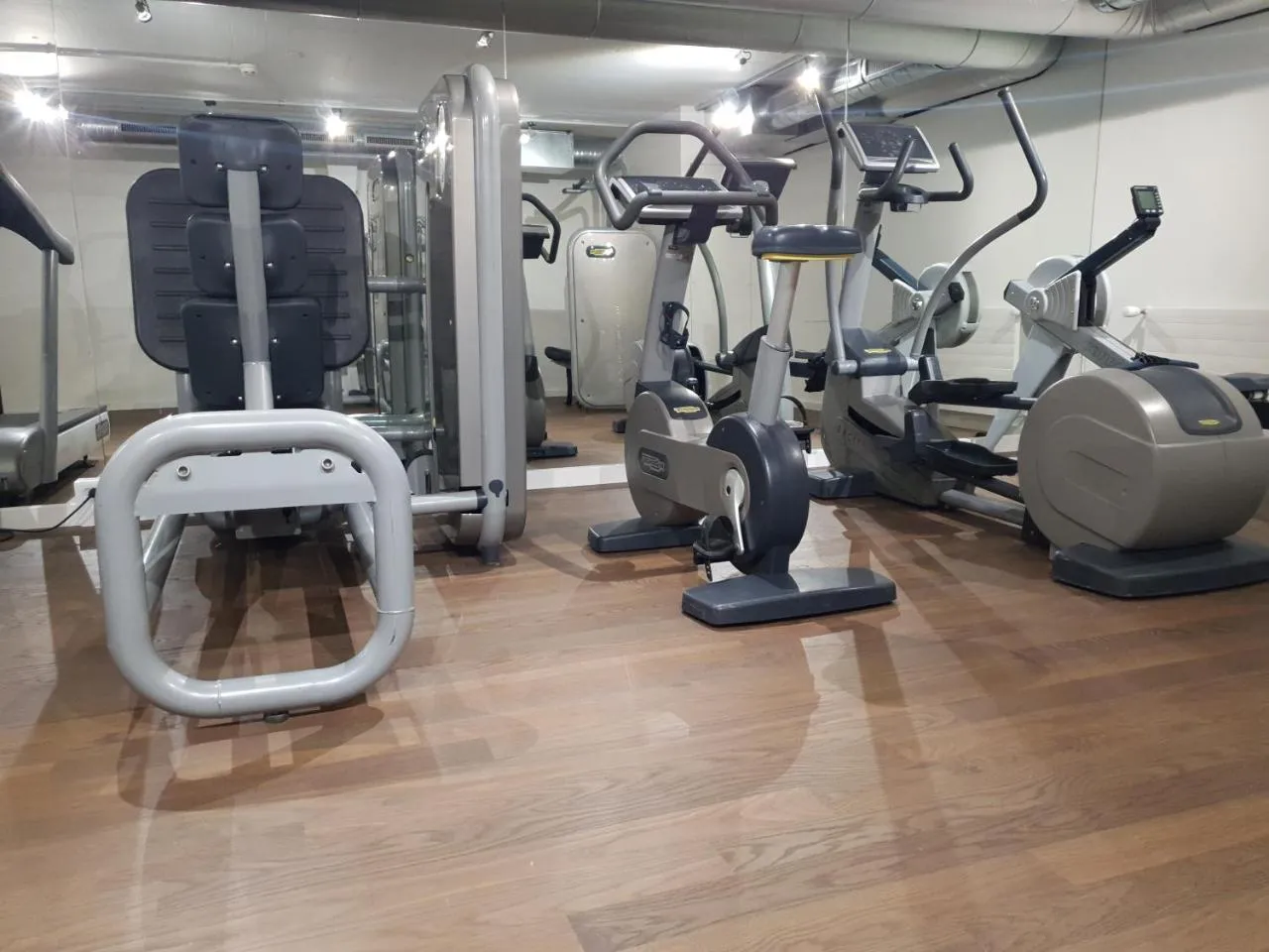 Une image du centre de fitness de l'Hôtel Nash Airport.