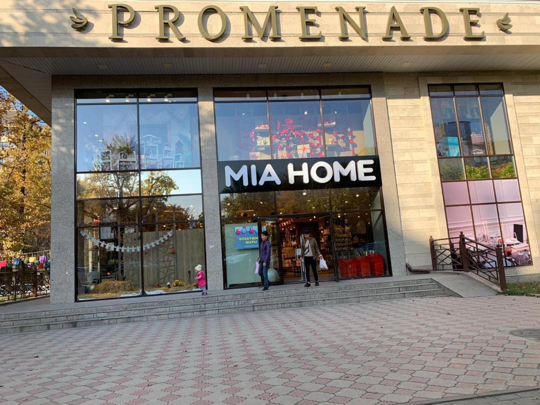 Bishkek, Promenade - Housity
