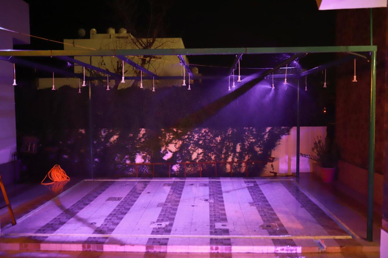 Moody Machaan - Housity