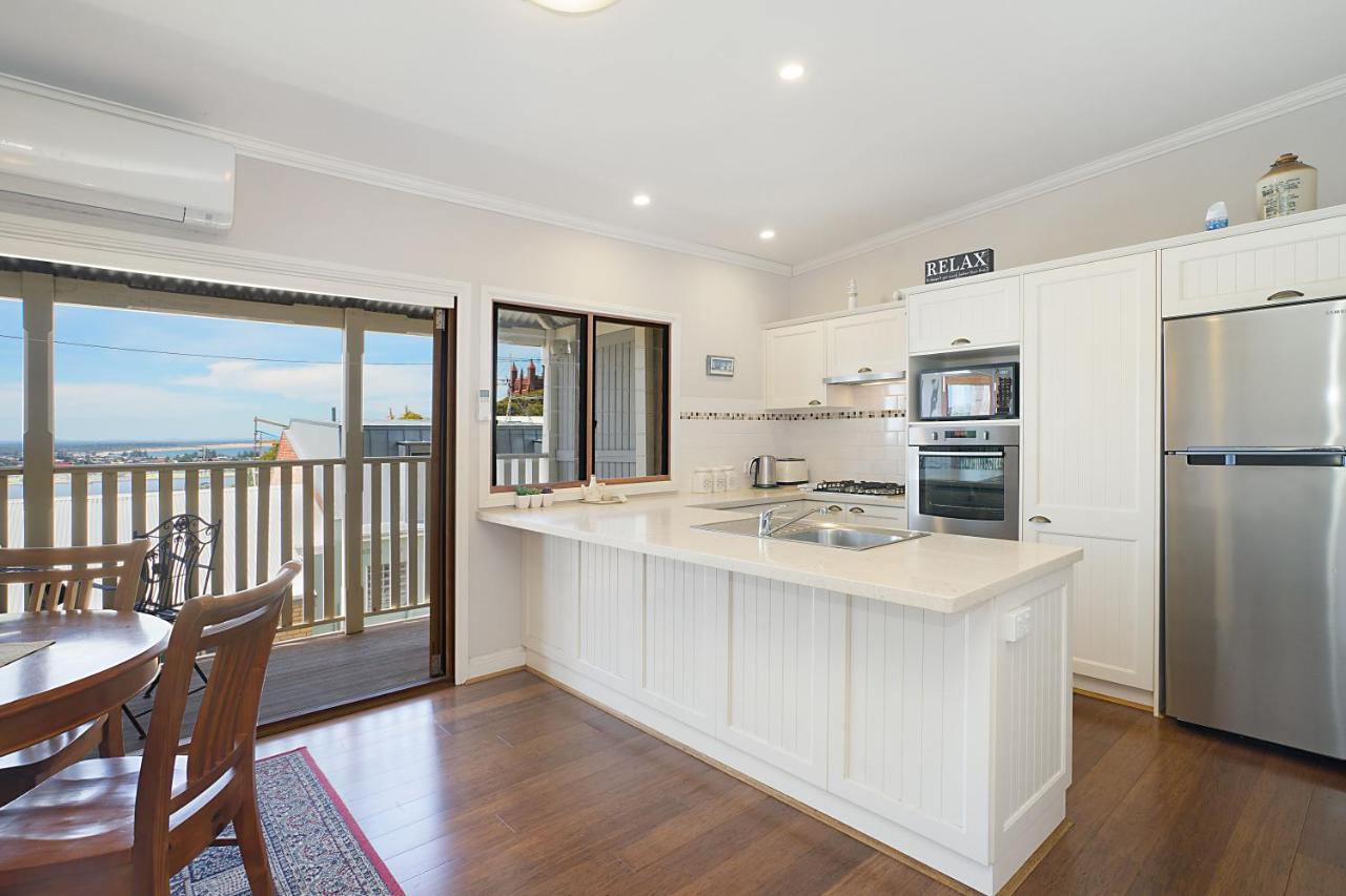 Newcastle Short Stay Accommodation - Vista - Housity