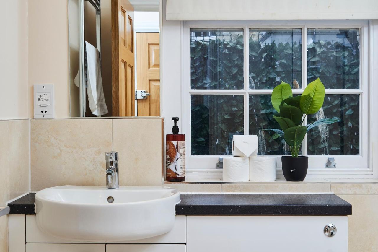 Baths Most Exclusive - The Hepburn Suite - Housity