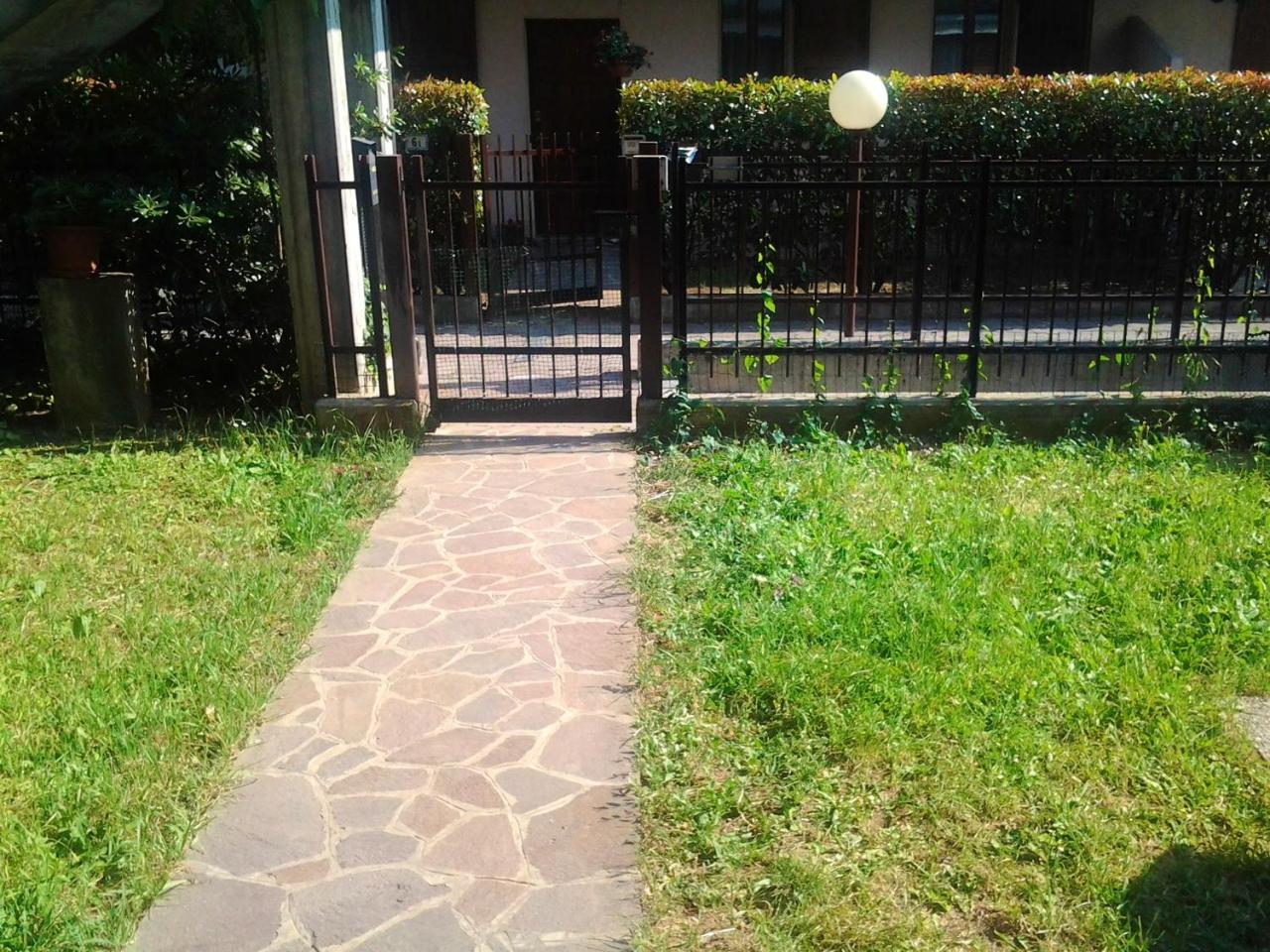 2 bedrooms appartement with enclosed garden at Scano Al Brembo - Housity