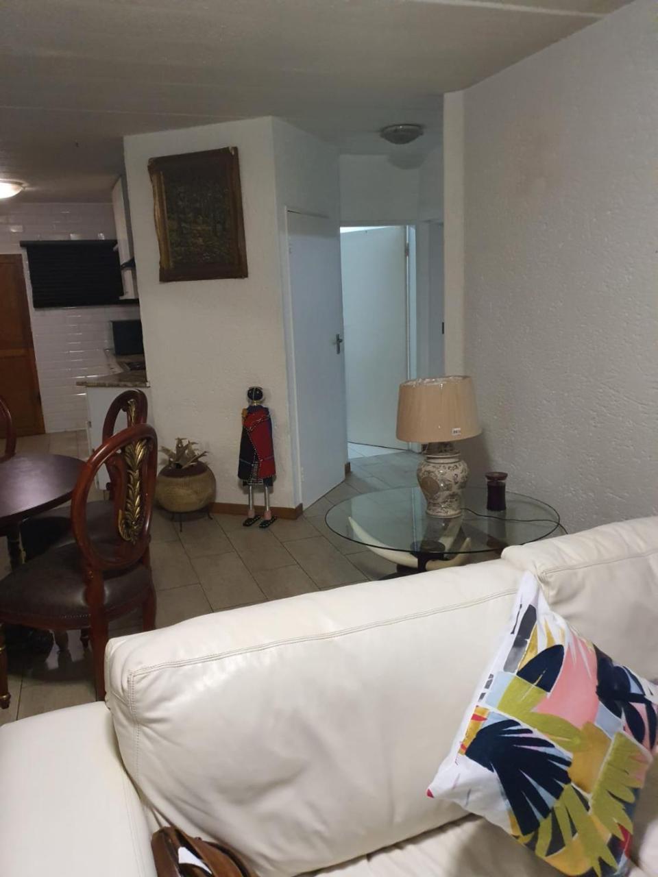 Very spacious 2 bedroom apartment in a perfect location of Sandton - Housity