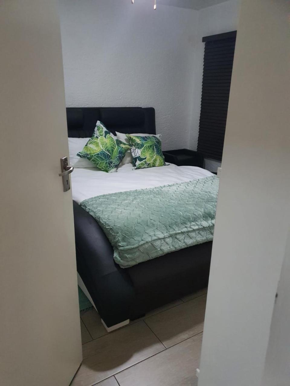 Very spacious 2 bedroom apartment in a perfect location of Sandton - Housity