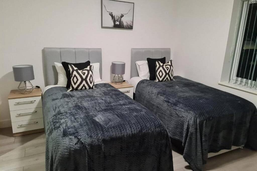 Entire property Luton 2 Bedroom  Home from Home great location - Housity