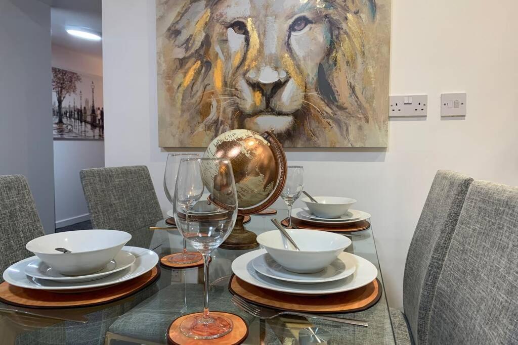 Contemporary 1 Bedroom City Centre Luxury - Housity