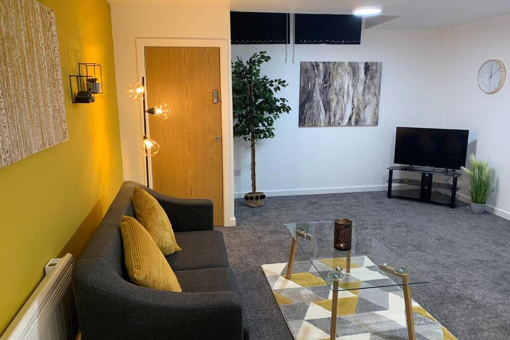 Contemporary 1 Bedroom City Centre Luxury - Housity