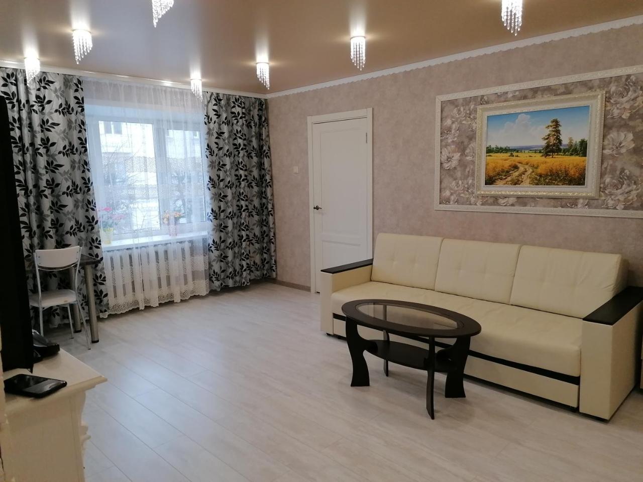 Apartment on Trekhsvyatskaya 28 - Housity