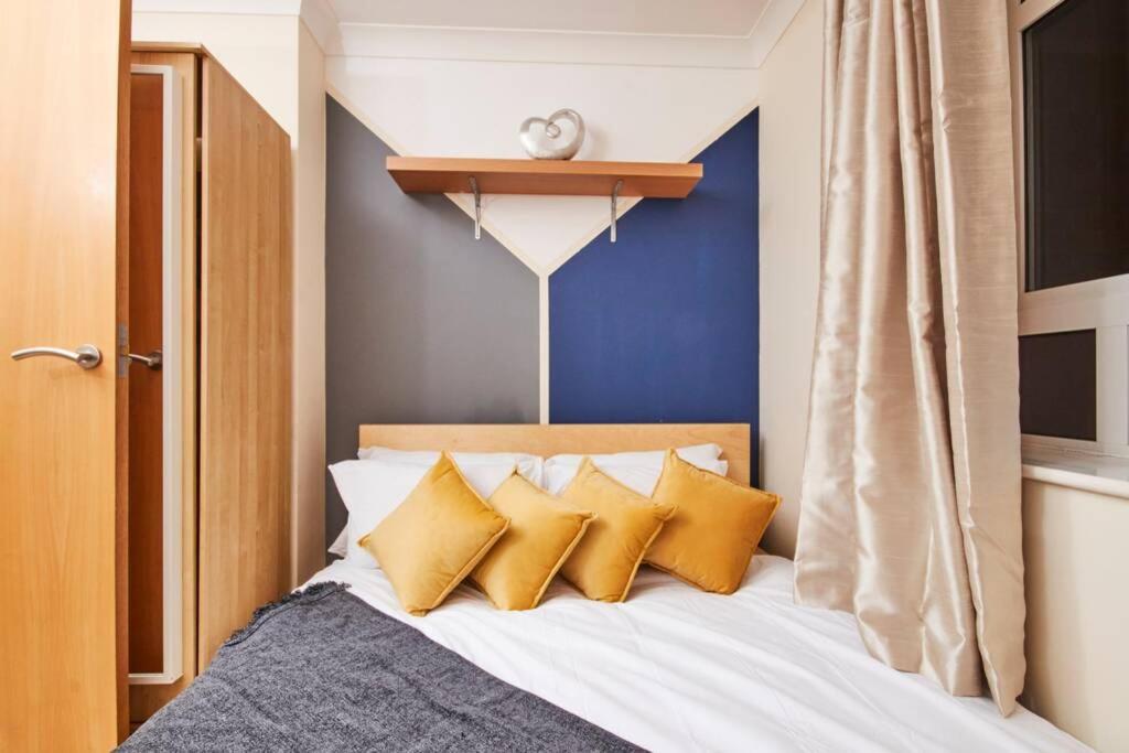 Luxury 2 Bed  Central Location sleeps 5 - Housity