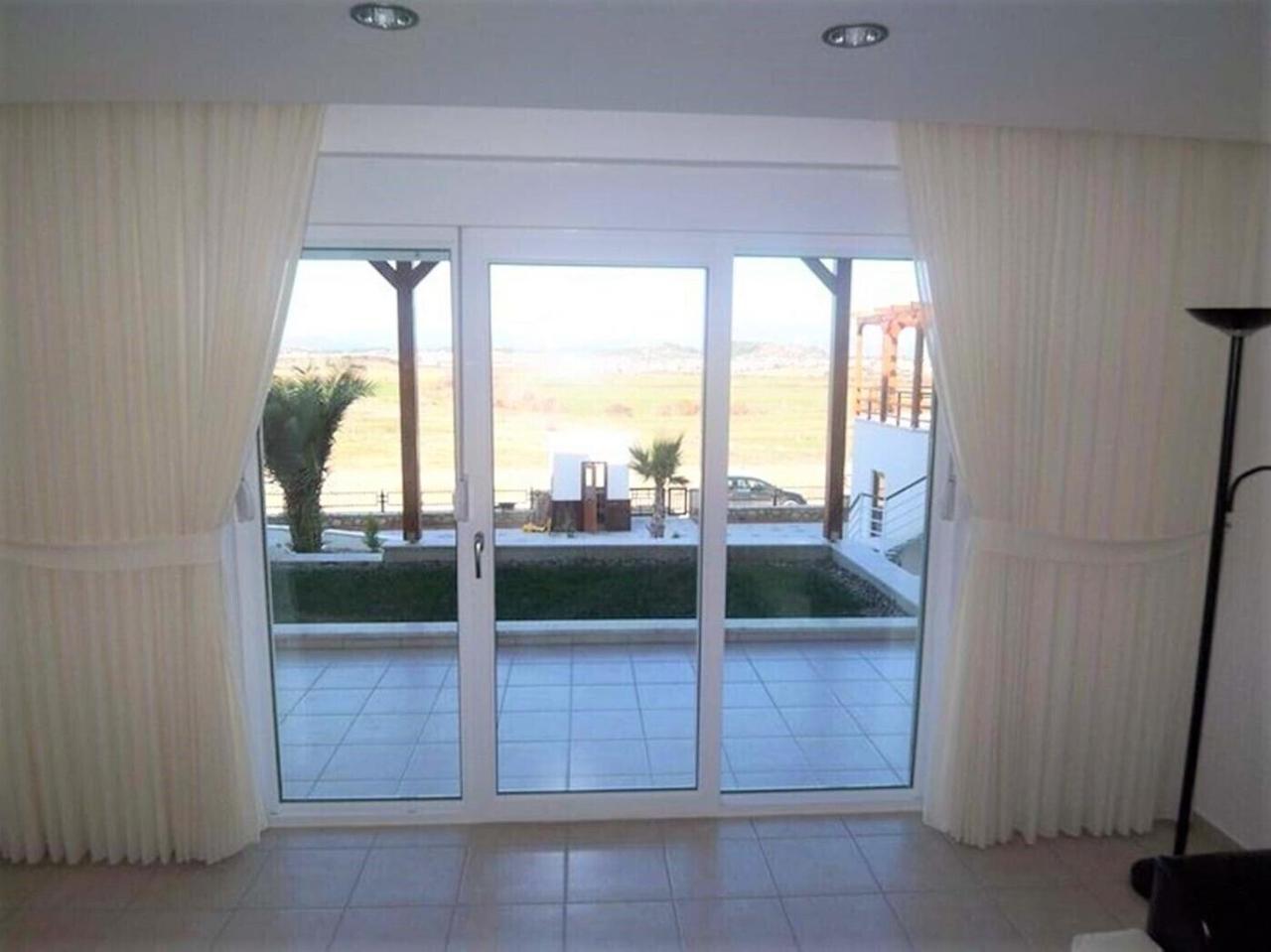 Stunning private 2 bed home in great location and gated community - Housity