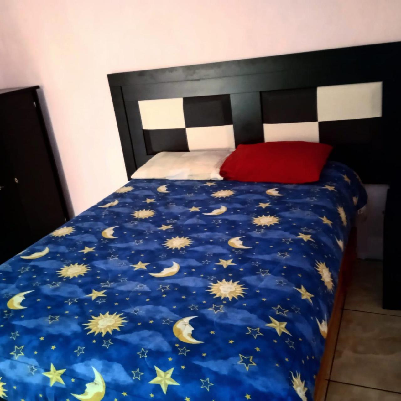 Habitación, casa con cocina y patio - Housity